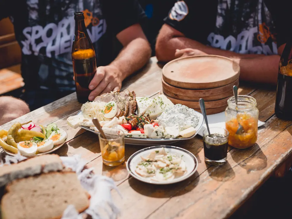 Bikerjause auf der Schwarzriegealm