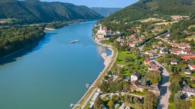 Schönbühel im Sommer