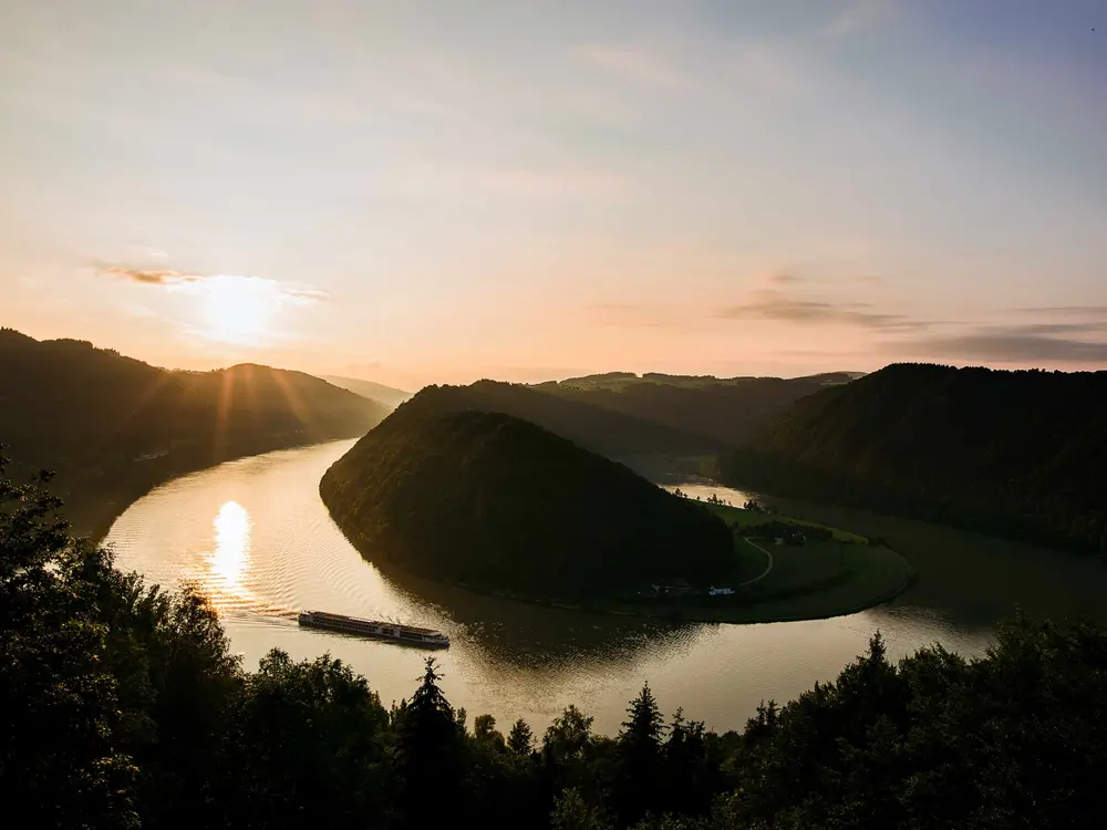 Die Donauschlinge in Abendstimmung