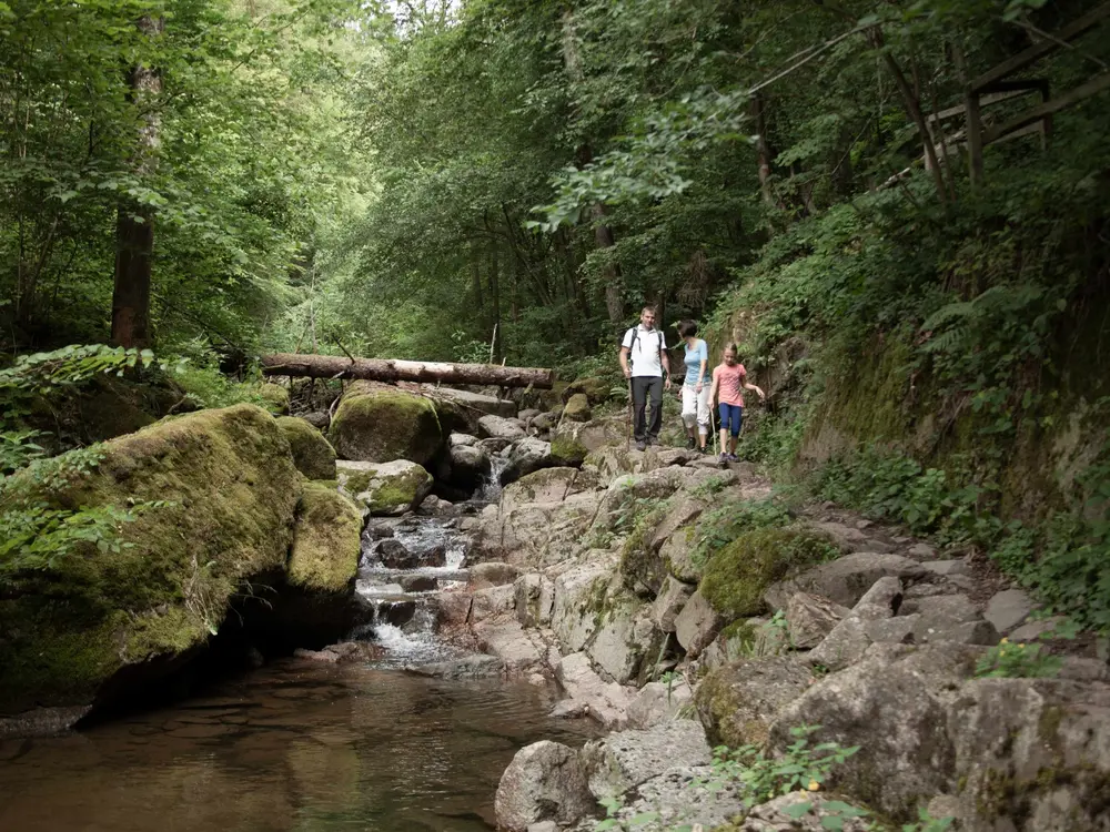Familie im Pesenbachtal