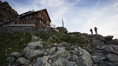 Wanderer auf dem Weg zur Saarbrücker Hütte