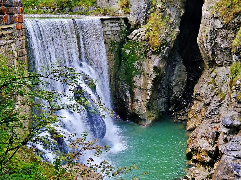 Blick in die Rappenlochschlucht und den Wasserfall bei Dornbirn