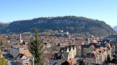 Blick auf die Altstadt von Feldkirch mit Katzenturm, Dom St. Nikolaus und Schattenburg