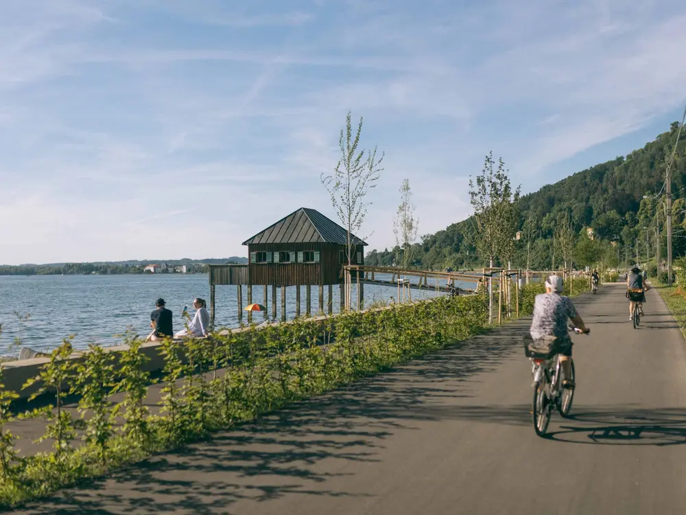 Radfahren an der Uferpromenade bei Bregenz