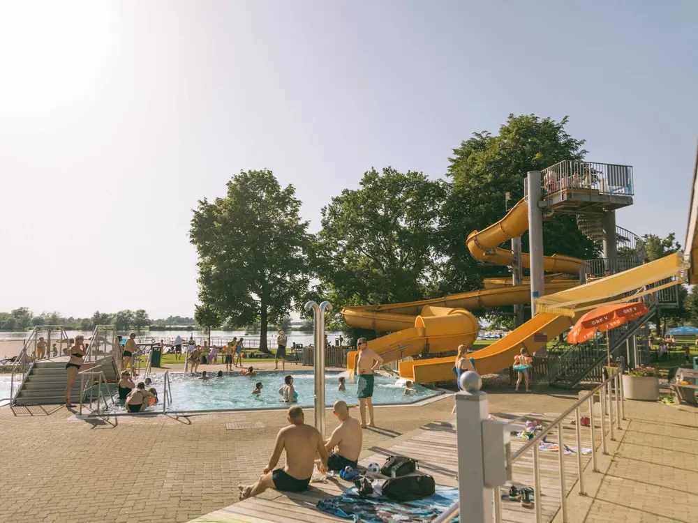 Rutschen im Strandbad Hard