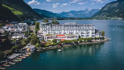 Blick auf das Grand Hotel in Zell am See