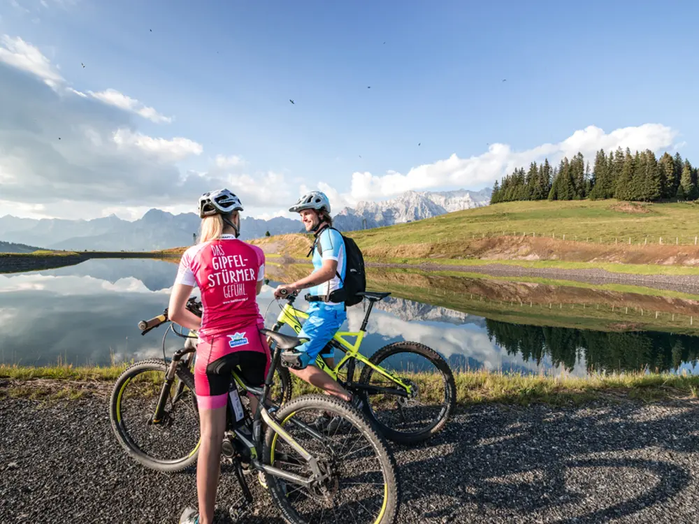 Paar beim Radfahren am Hochkönig