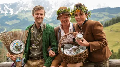 Gruppe mit Trachten beim Kräuterfest