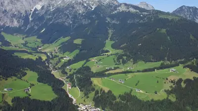 Blick auf Lungötz im Sommer