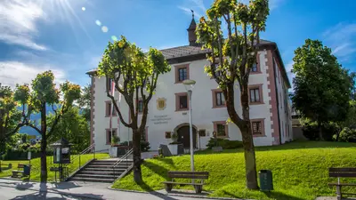 Außenansicht des Heimatmusems in Schloss Ritzen in Saalfelden