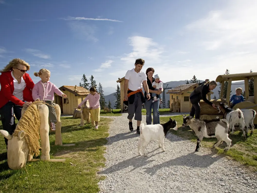 Familie in der Kinderalm Grafenberg in Wagrain