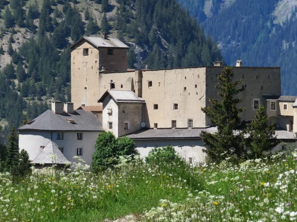 Schloss im Reschenpass