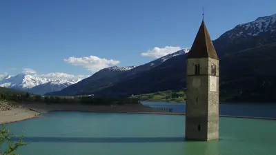 Versunkener Kirchturm von Graun im Reschenpass