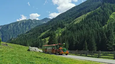 E-Tschu-Tschu-Bahn im Pöllatal