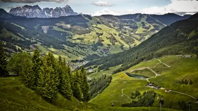 Blick auf die Landschaft von Saalbach Hinterglemm