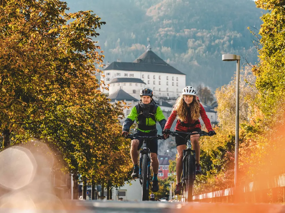 Biker vor der Festung Kufstein