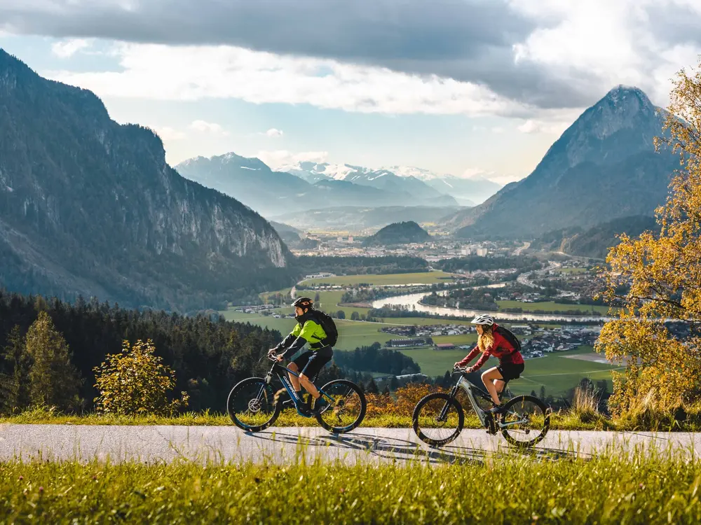 Biker im herbstlichen Kufsteiner Land