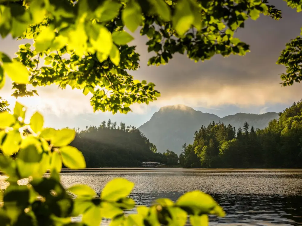 Der Hechtsee liegt direkt an der deutsch-österreichischen Grenze