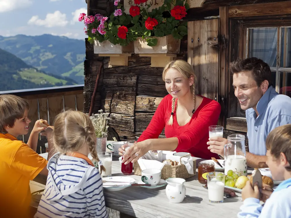 Bergfrühstück mit der Familie