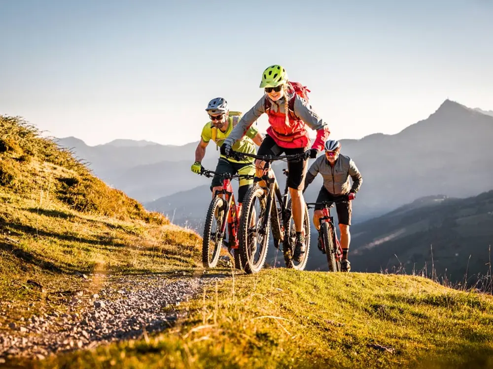 Mountainbiker bei einer Tour im Brixental