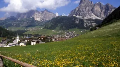 Herrliche Aussichten und eine intakte Natur locken Wanderer aus aller Welt nach Corvara