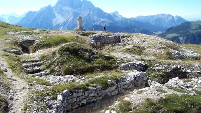 Blick auf die militärische Anlage im Freilichtmuseum Monte Piano bei Toblach