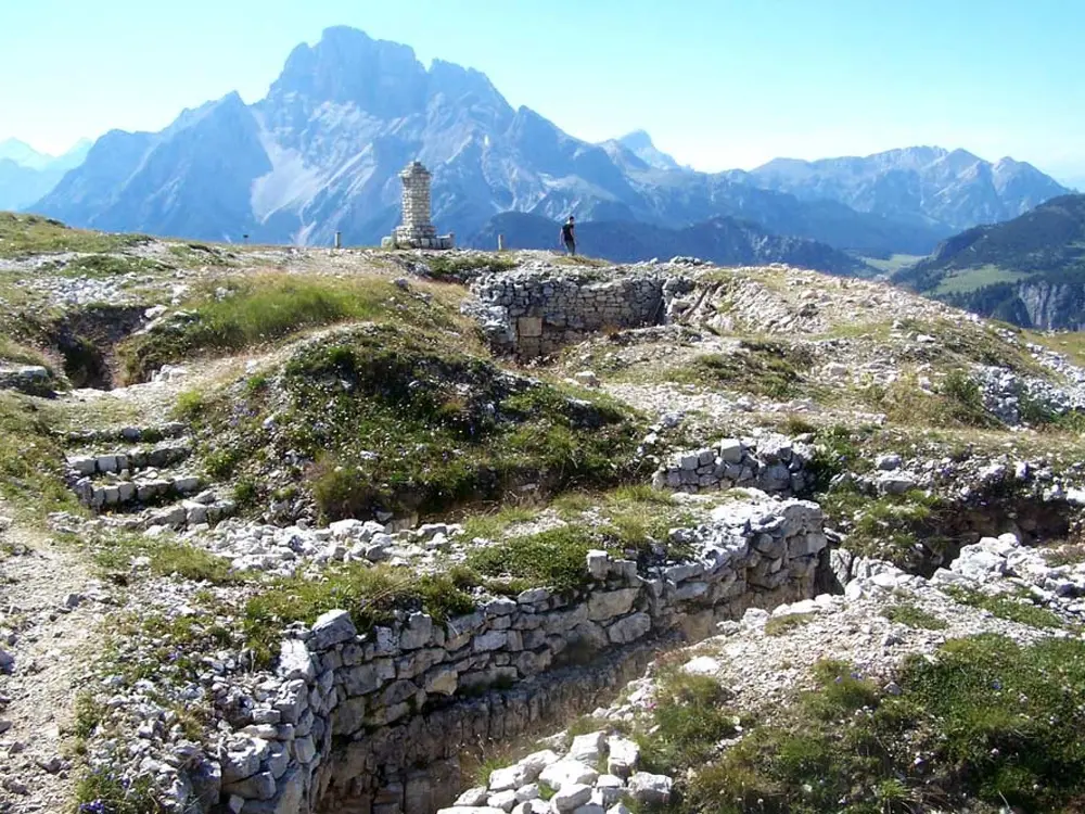Blick auf die militärische Anlage im Freilichtmuseum Monte Piano bei Toblach