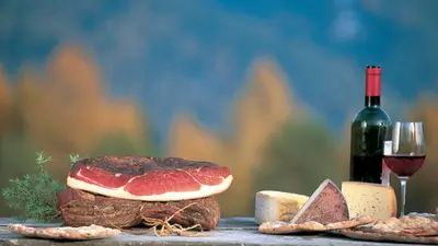 Speck, Käse, Äpfel, Schüttelbrot...echte Südtiroler Qualität