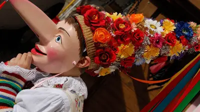 Landestypische Maske beim Ladinscher Karneval