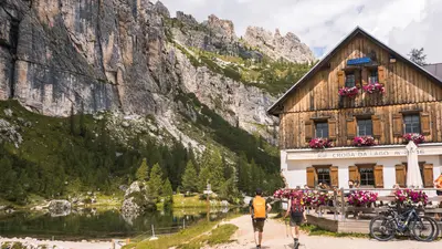 Wanderer beim Rifugio Palmieri