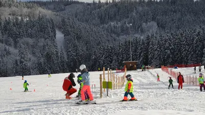 Blick auf den Kleinskilift an der Bergwiese