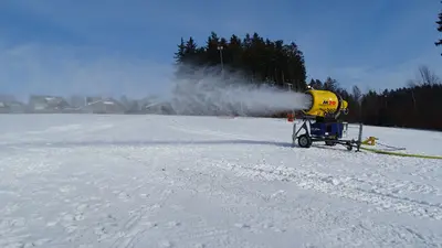 Schneekanone im Skigebiet Bergwiese