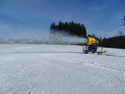 Schneekanone im Skigebiet Bergwiese © Christine Rittweg