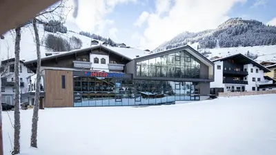 Bild Skiverleih INTERSPORT - Hauptgeschäft neben 8er Kabinenbahn Hochbrand Talstation