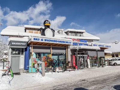 Bild INTERSPORT - Flachau - Gegenüber der Gondelbahn Achterjet
