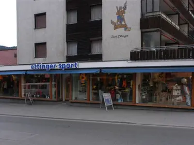 Bild INTERSPORT - INTERSPORT Ettinger Sport Platz / Pick