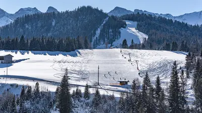 Blick auf das Skigebiet Rofanlifte
