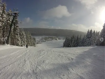 Blick auf den Lift mit Piste © Badlifte Eisenbach