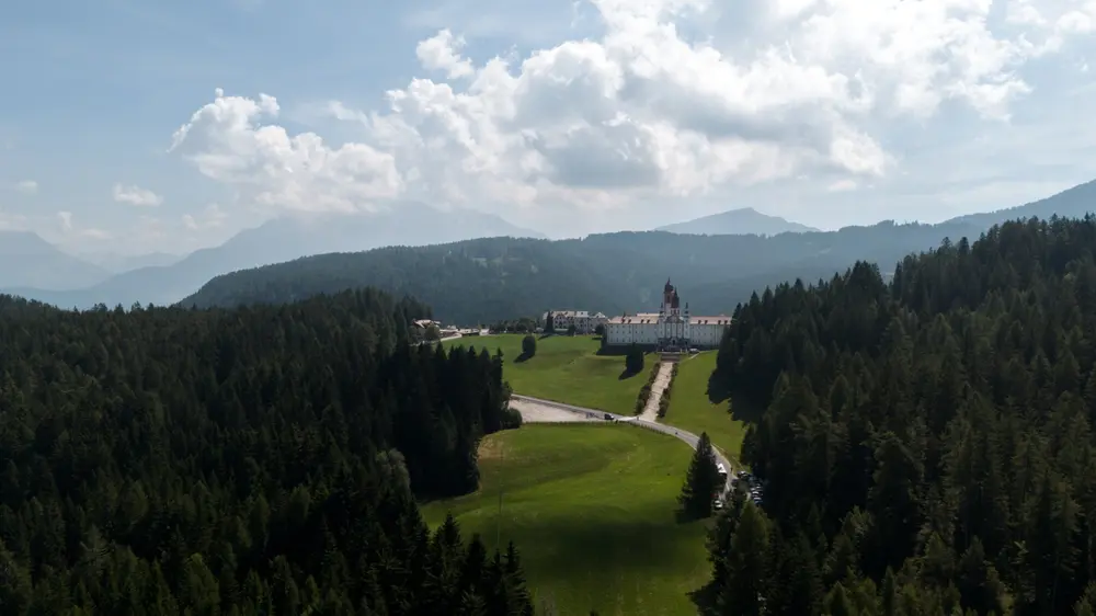 Zufahrt zu Maria Weissenstein