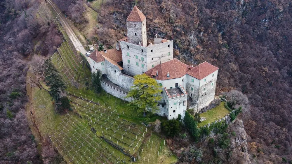 Burg Karneid Luftaufnahme