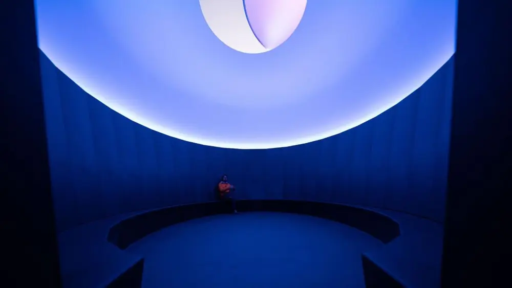 Der Skyspace-Lech ist unterirdischer Farb-Licht-Raum