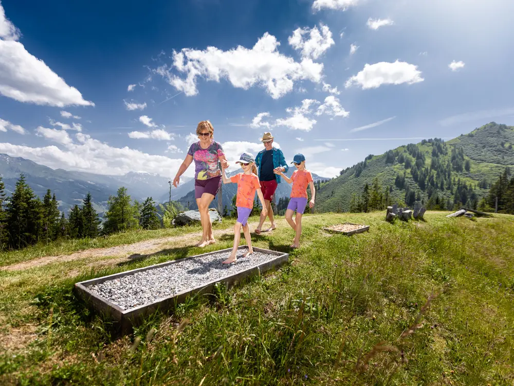 Familie an der Bergstation der Rauriser Hochalmbahnen