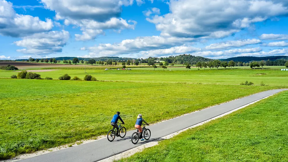 Durch wunderschöne Landschaft am Egerradweg