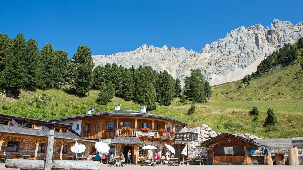 Außenansicht der Mayrl Alm