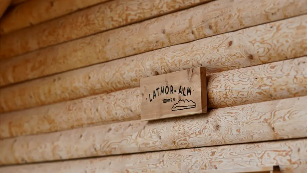 Latmor Alm von außen