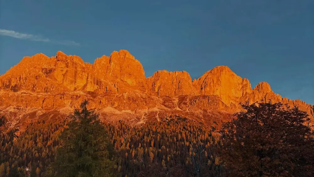 Ausblick auf die Dolomiten vom Restaurant Tschein aus
