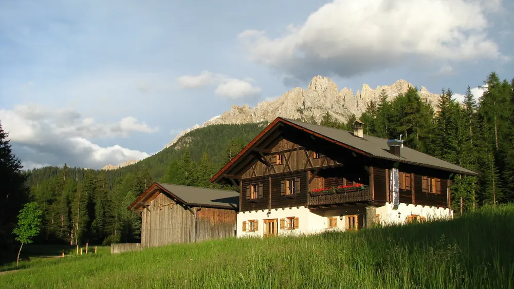 Häusler Sam von außen