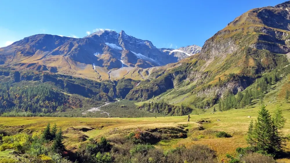 Unterwegs nach Kolm Saigurn mit Blick auf Hohe Sonnblick