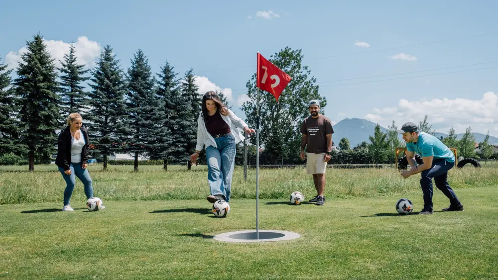 Familie beim Soccergolf