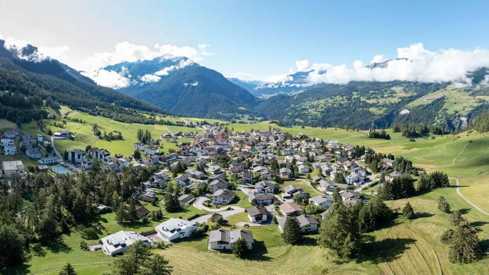 Lantsch/Lenz im Sommer